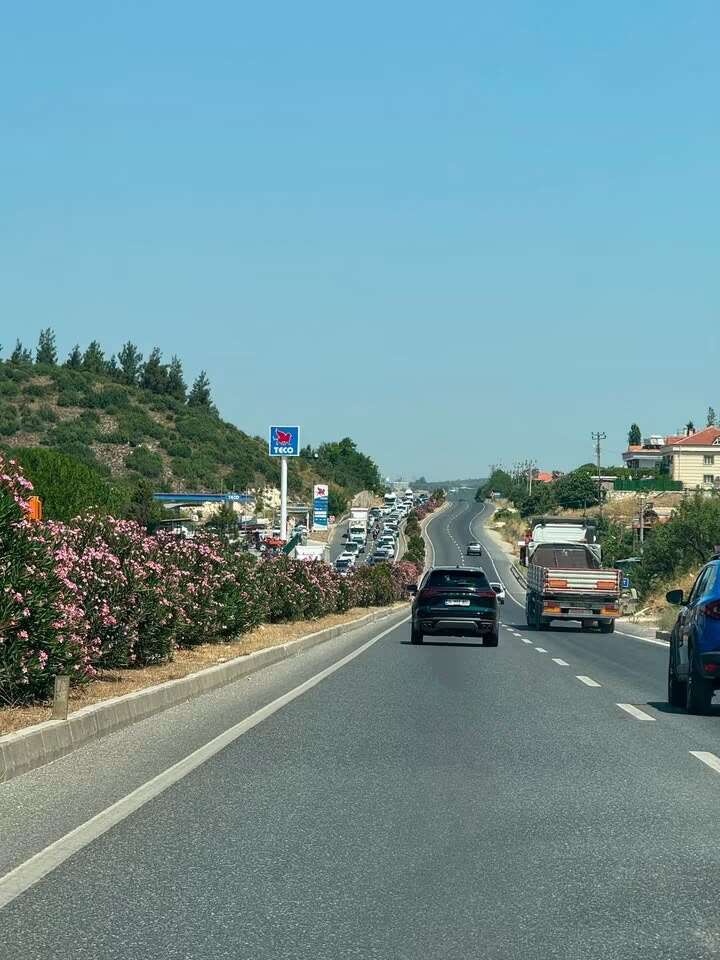 Muğla-Aydın Karayolunda Kaza: 8 Yaralı, Kilometrelerce Araç Kuyruğu Oluştu 5